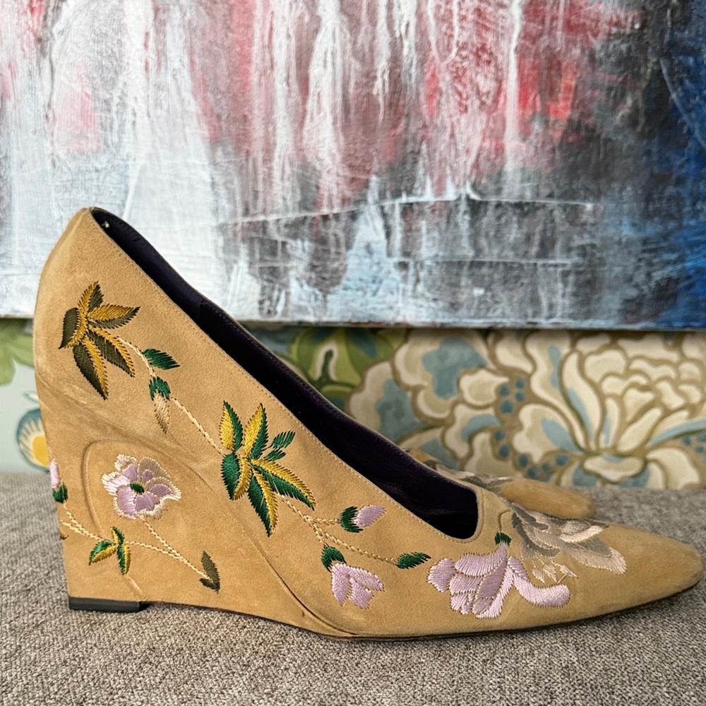 VINTAGE Fendi Beige Wedges with Floral Embroidery SZ 9